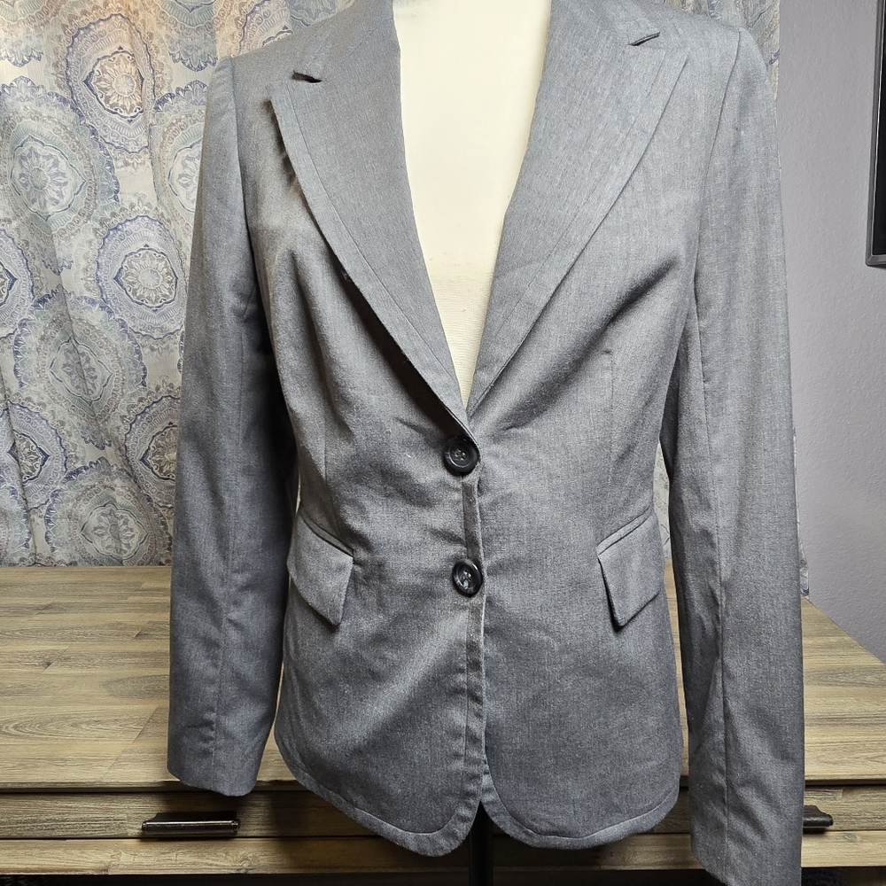 🖤 The Limited Collection Gray Blazer – Size 8
